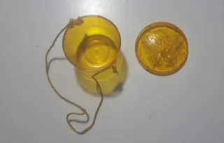 Cajita antigua guarda ovillos mariposa