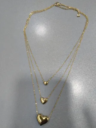 H529 Collana tre fili con cuori inox oro lucida