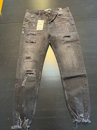 Jeans ZARA hombre negros con salpicaduras