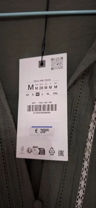 Blusa verde bordada con detalles