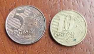 Monedas de 5 y 10 centavos de Brasil