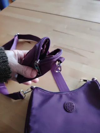 Bolso pequeño y monedero violeta