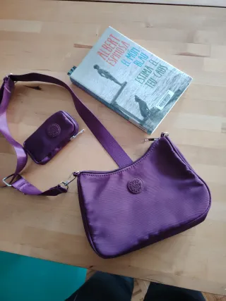 Bolso pequeño y monedero violeta