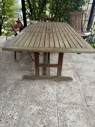 Mesa de madera exterior