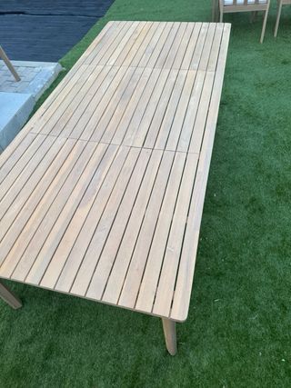 Mesa de jardín de madera