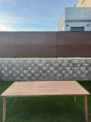 Mesa de jardín de madera