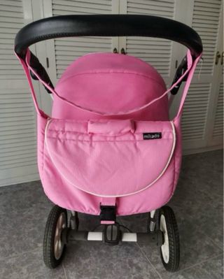 Carrito de bebé rosa