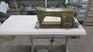 Máquina de coser industrial NECCHI