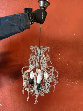 Lámpara de araña de cristal y metal