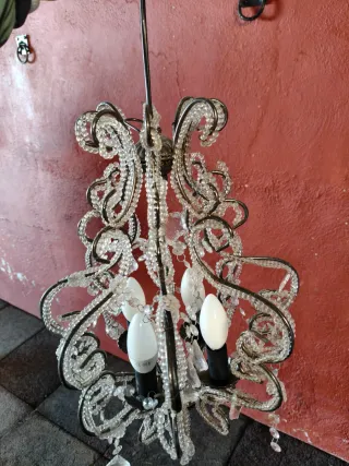 Lámpara de araña de cristal y metal