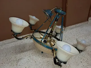 Lámpara de salón dorada y verde azulado