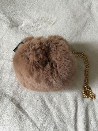 Borsa finta pelliccia con catena lunga
