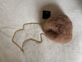 Borsa finta pelliccia con catena lunga