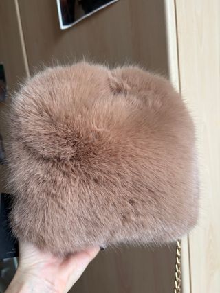 Borsa finta pelliccia con catena lunga