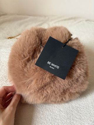 Borsa finta pelliccia con catena lunga