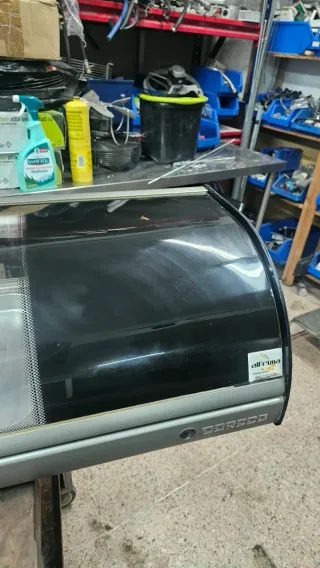 Vitrina expositora tapas refrigerada