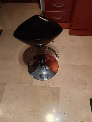 Taburete alto silla negra
