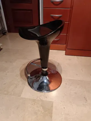 Taburete alto silla negra