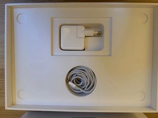 MacBook Air Plata con pantalla rota pero funciona