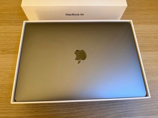 MacBook Air Plata con pantalla rota pero funciona