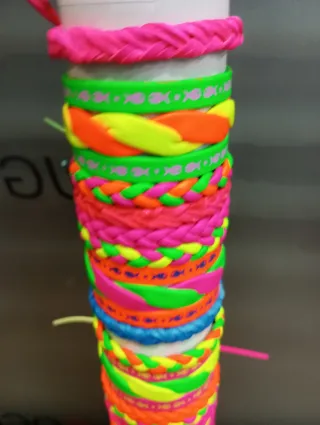 47 pulseras