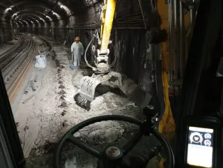 Maquinista excavadora ferroviario