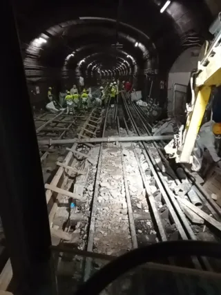 Maquinista excavadora ferroviario