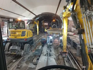 Maquinista excavadora ferroviario