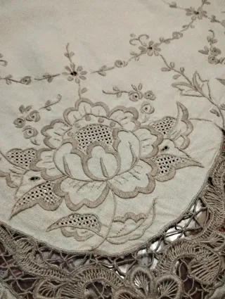 Tovaglia ricamata floreale