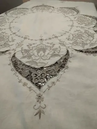 Tovaglia ricamata floreale