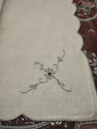Tovaglia ricamata floreale