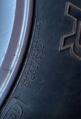 4 Llantas y neumáticos terrano 2 Cooper Discoverer