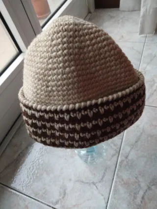 Cappello donna lana beige e marrone fatto a mano