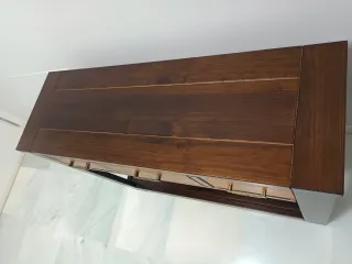 Mueble de madera con 3 cajones