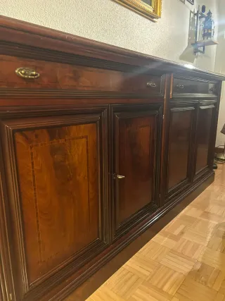 Aparador de madera maciza estilo clásico