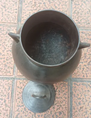 Antigua olla de hierro fundido