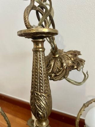 Lámpara de techo de bronce.