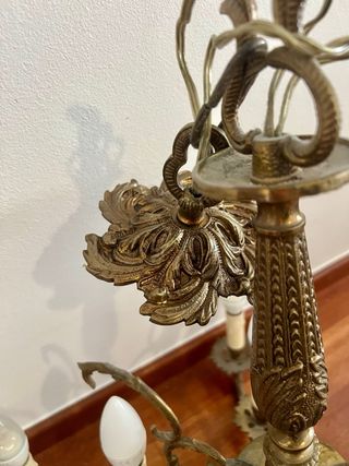 Lámpara de techo de bronce.