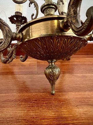 Lámpara de techo de bronce.