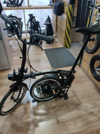 Bici Brompton Eléctrica M4L Negro Mate
