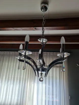 Lámpara de araña de cristal y metal