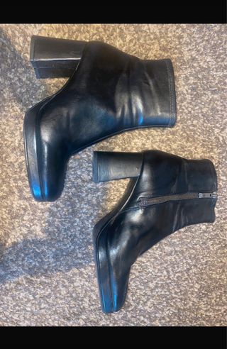 Botines negros de tacón