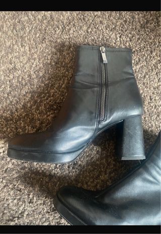 Botines negros de tacón