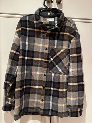 Camisa/Chaqueta Bershka cuadros oversize Es unisex