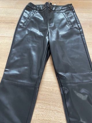 Pantalón Cortefiel  efecto piel nuevo