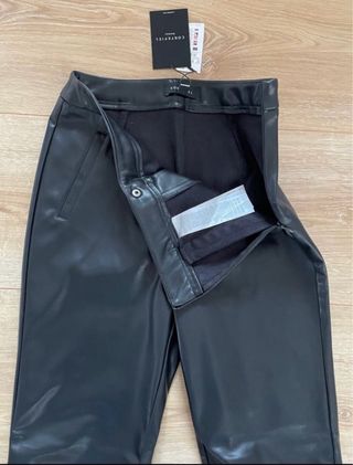 Pantalón Cortefiel  efecto piel nuevo