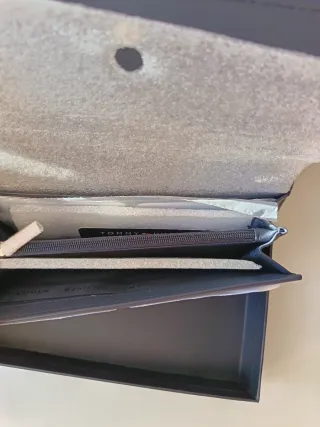 Cartera Tommy Hilfiger Azul con Rayas