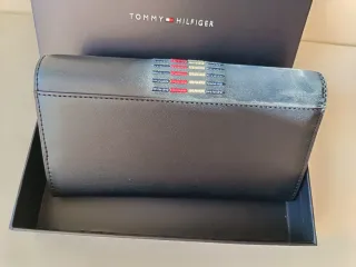 Cartera Tommy Hilfiger Azul con Rayas