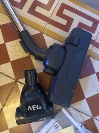 Aspirador AEG Rojo