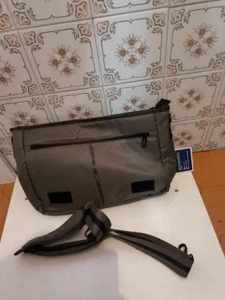 Bolso de viaje gris 40x28x10
